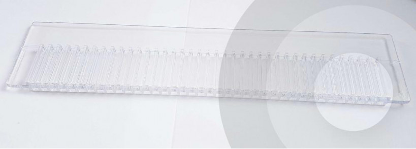 Plastic toothed divider